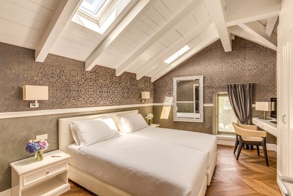 Penthouse (Suite) | Down comforters, minibar, in-room safe, desk