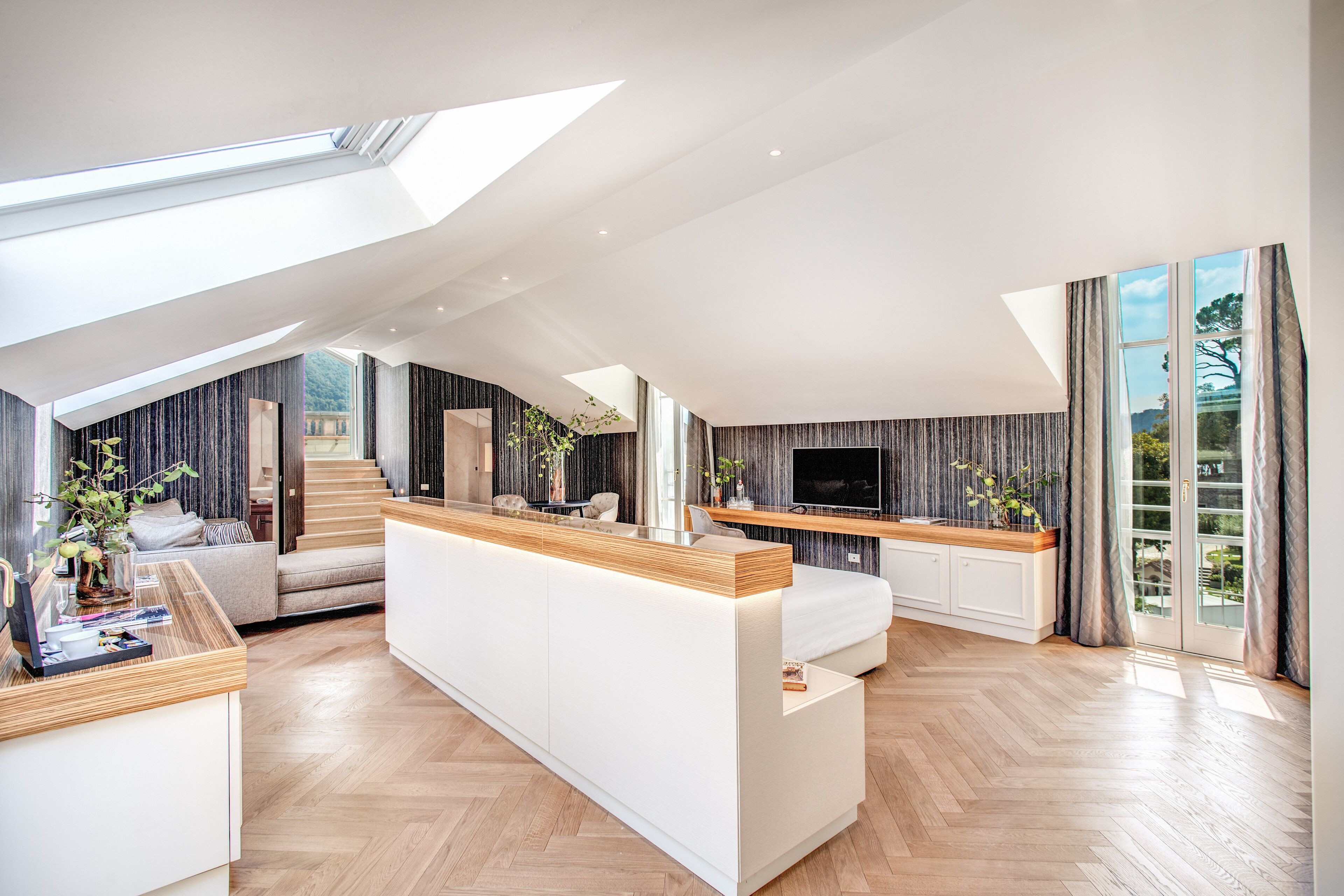 panoramic suite | down duvets, minibar, in-room safe, desk