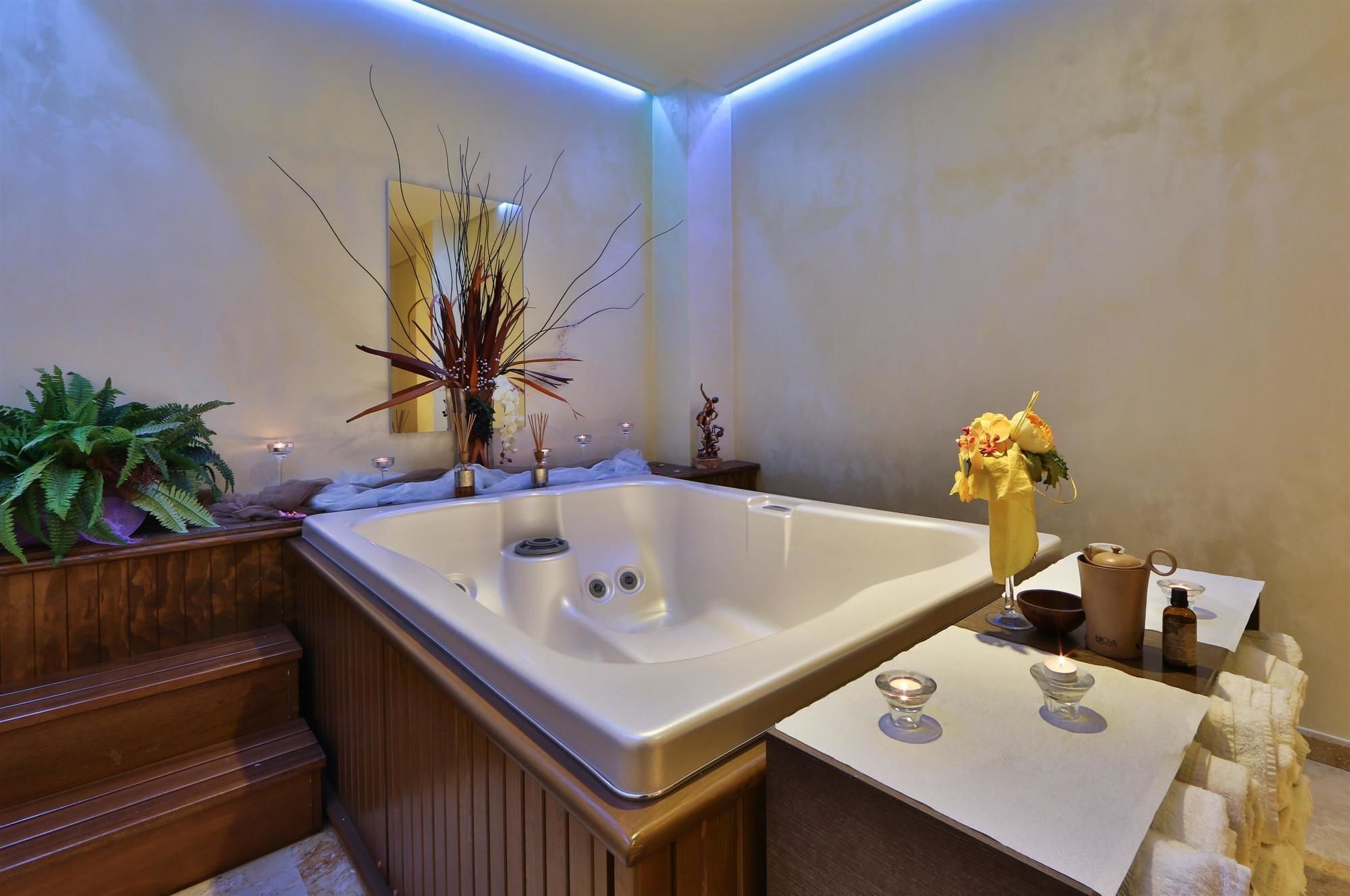 Behandlungsräume für Paare, Sauna, Whirlpool, Türkisches Bad/Hamam