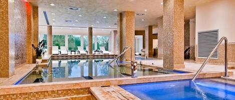Espace de soins pour les couples, sauna, bain Ă remous, hammam