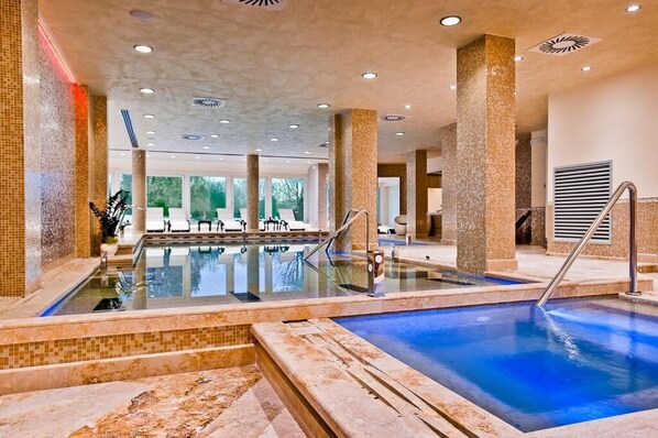 Couples treatment room(s), sauna, hot tub, Turkish bath/hammam
