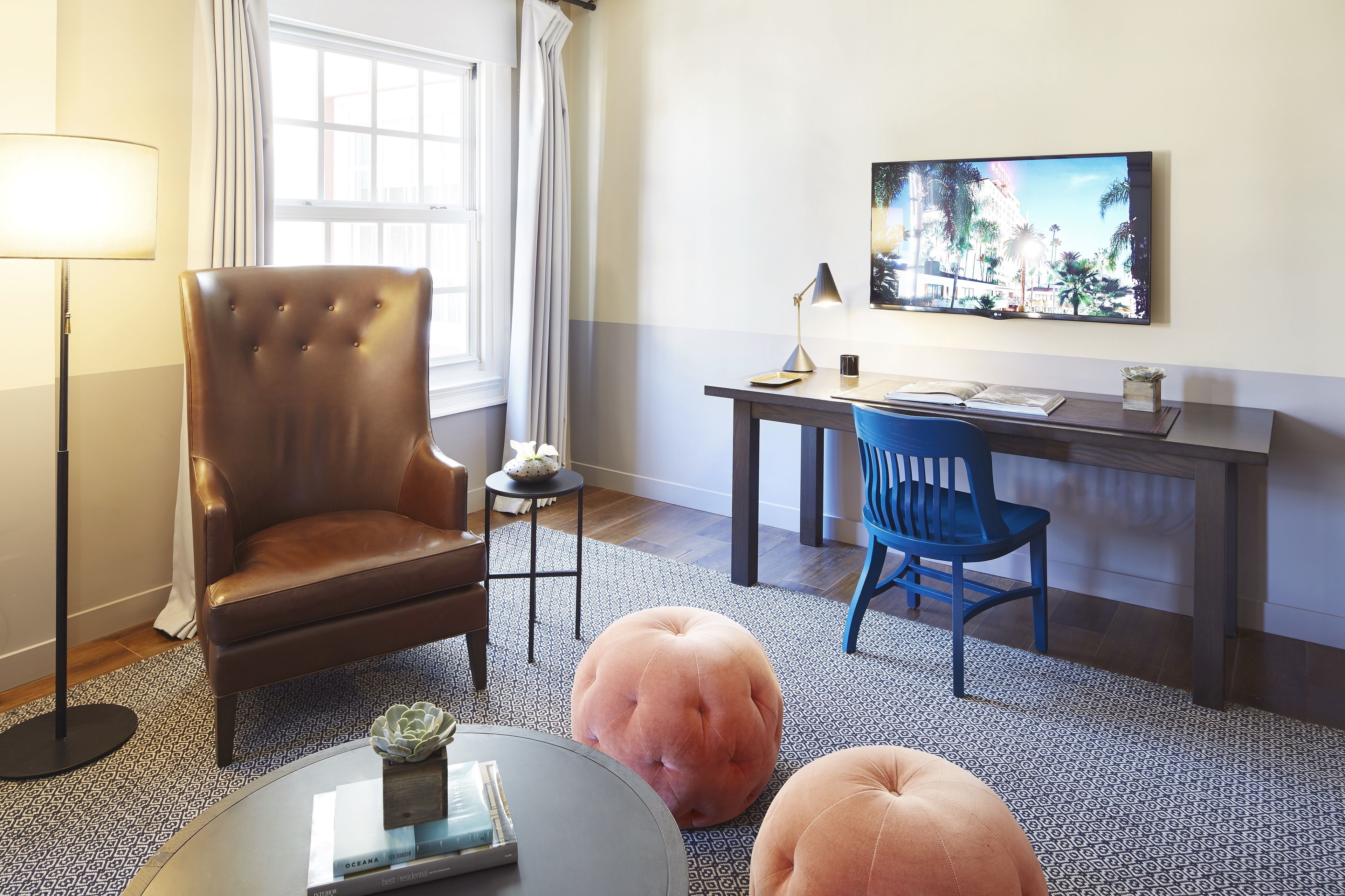 deluxe room, 1 king bed (tower building) | in-room business centre