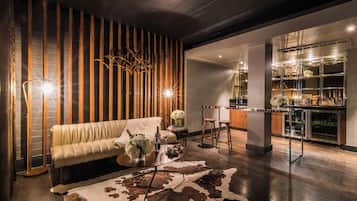 Suite (Cabana Building) | Living area | 47-inch LCD TV with cable channels, TV, Netflix