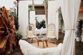 Couples treatment rooms, hot stone massages, deep-tissue massages at The Hollywood Roosevelt
