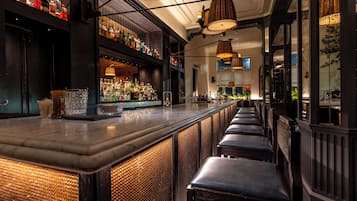 2 restaurants, breakfast, lunch, dinner served; American cuisine