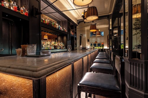 4 bars, bar à cocktails, lounge dans le hall