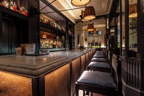 2 Restaurants, Frühstück, Mittagessen, Abendessen, amerikanische Küche