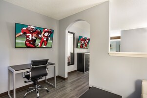 Suite, 1 King Bed with Sofa bed, Non Smoking | Blackout drapes, free WiFi, bed sheets, alarm clocks