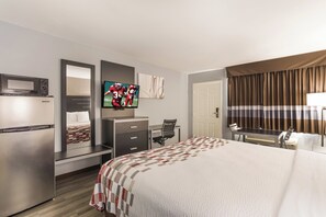 Superior Room, 1 King Bed, Accessible, Non Smoking (Roll-In Shower) - Red Roof Inn & Suites Athens, AL (Athens)