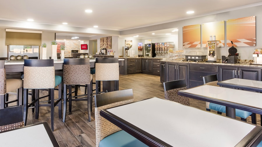 Red Roof Inn & Suites Athens, AL