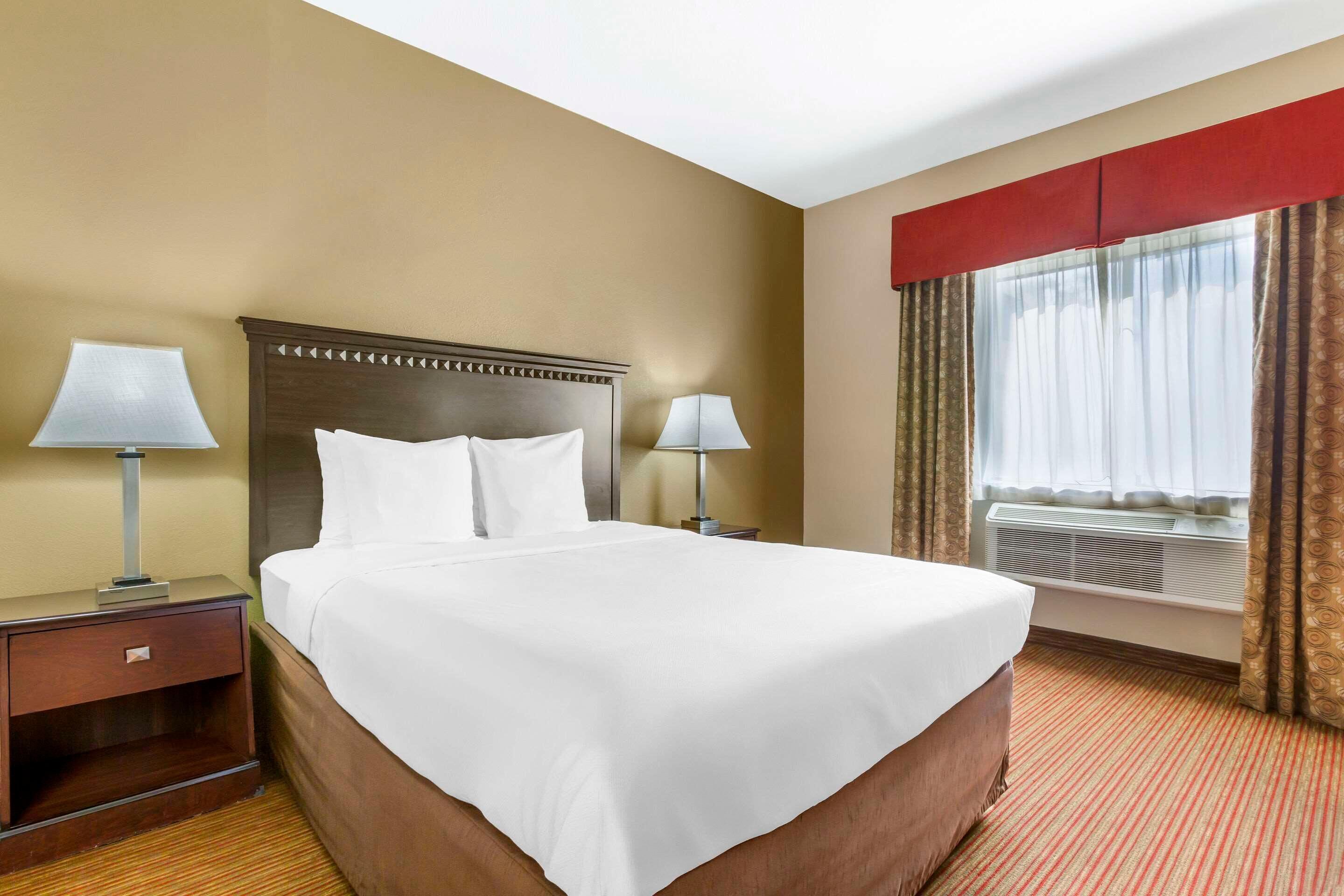 Premium bedding, desk, iron/ironing board, rollaway beds (surcharge)