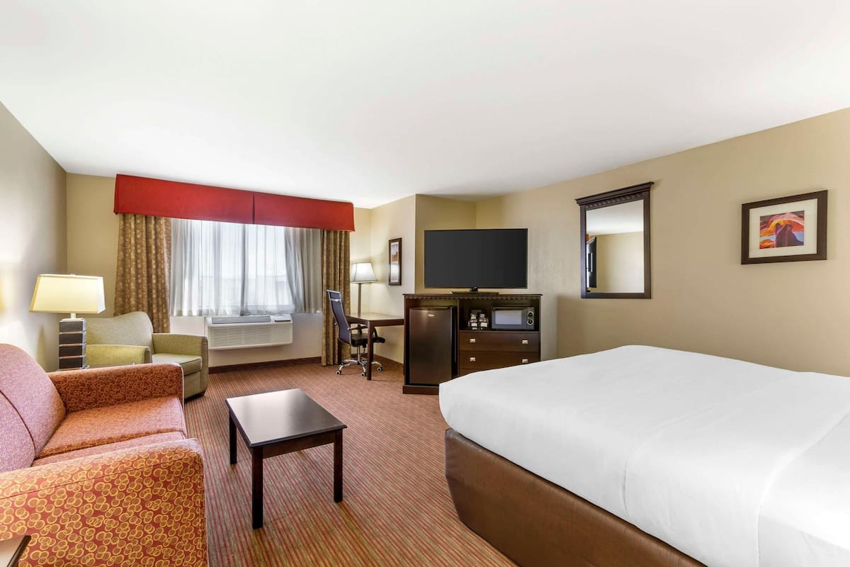 Premium bedding, desk, iron/ironing board, rollaway beds (surcharge)