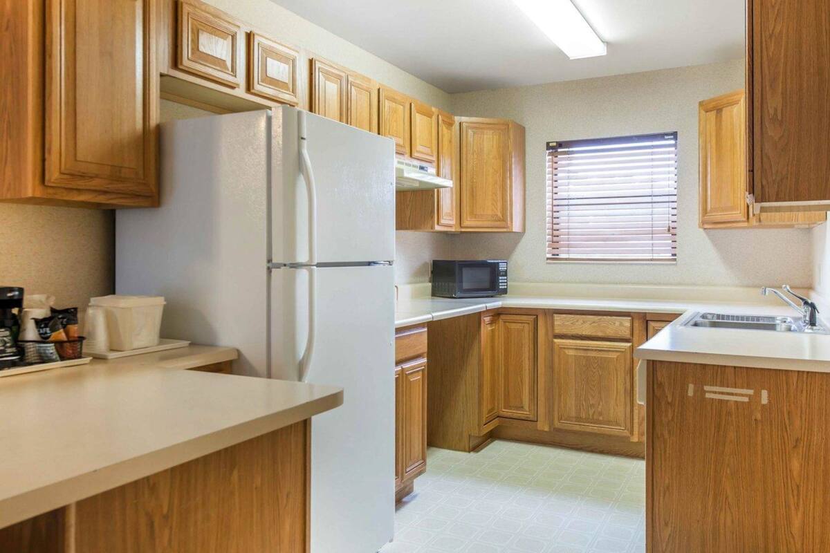 individually decorated, individually furnished, desk, laptop workspace