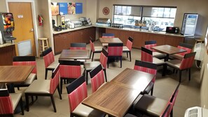 Buffet déjeuner gratuit tous les jours