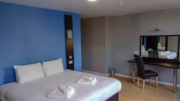 Skrivebord, skrivebord for bærbar PC og strykejern/-brett