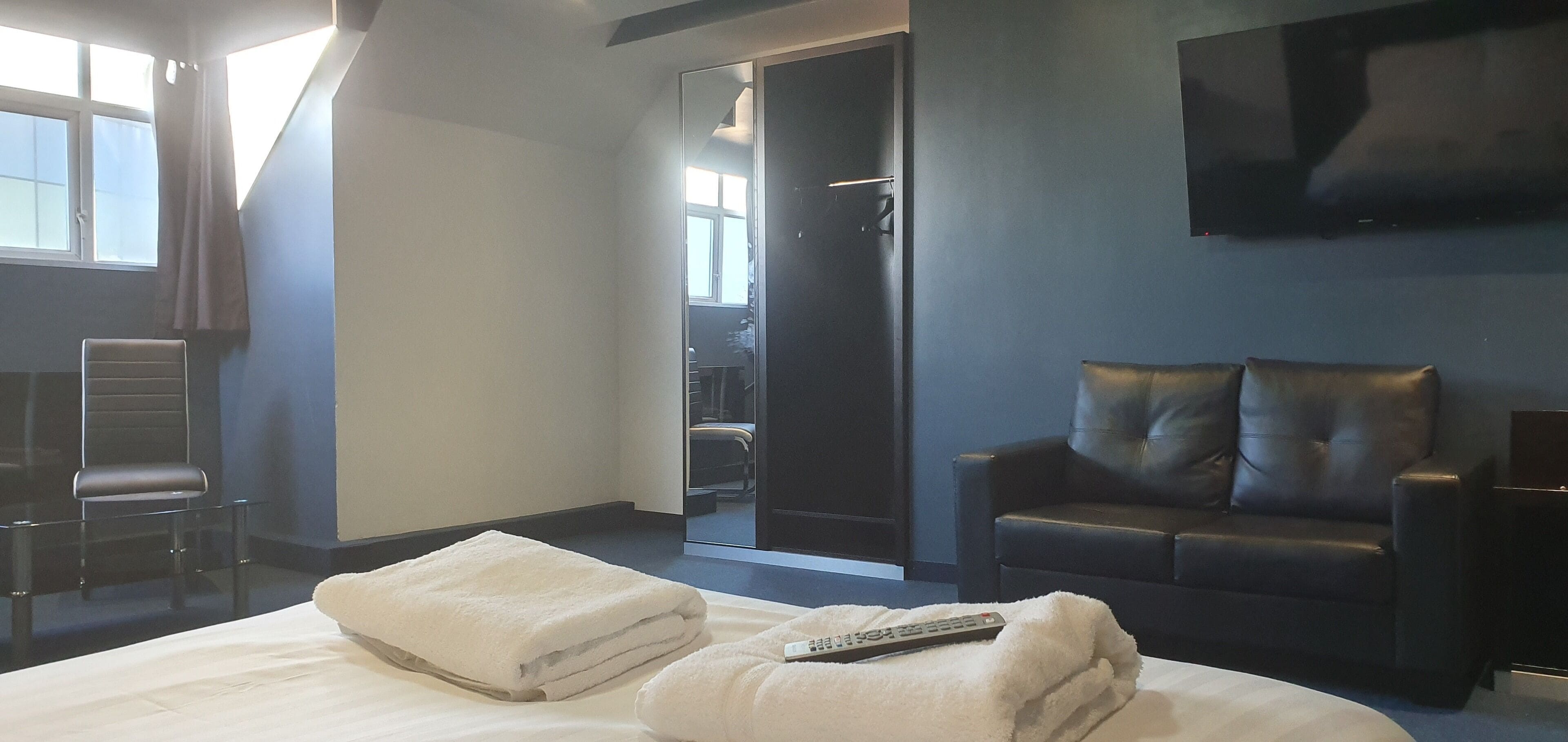 Bureau, espace de travail pour ordinateur portable