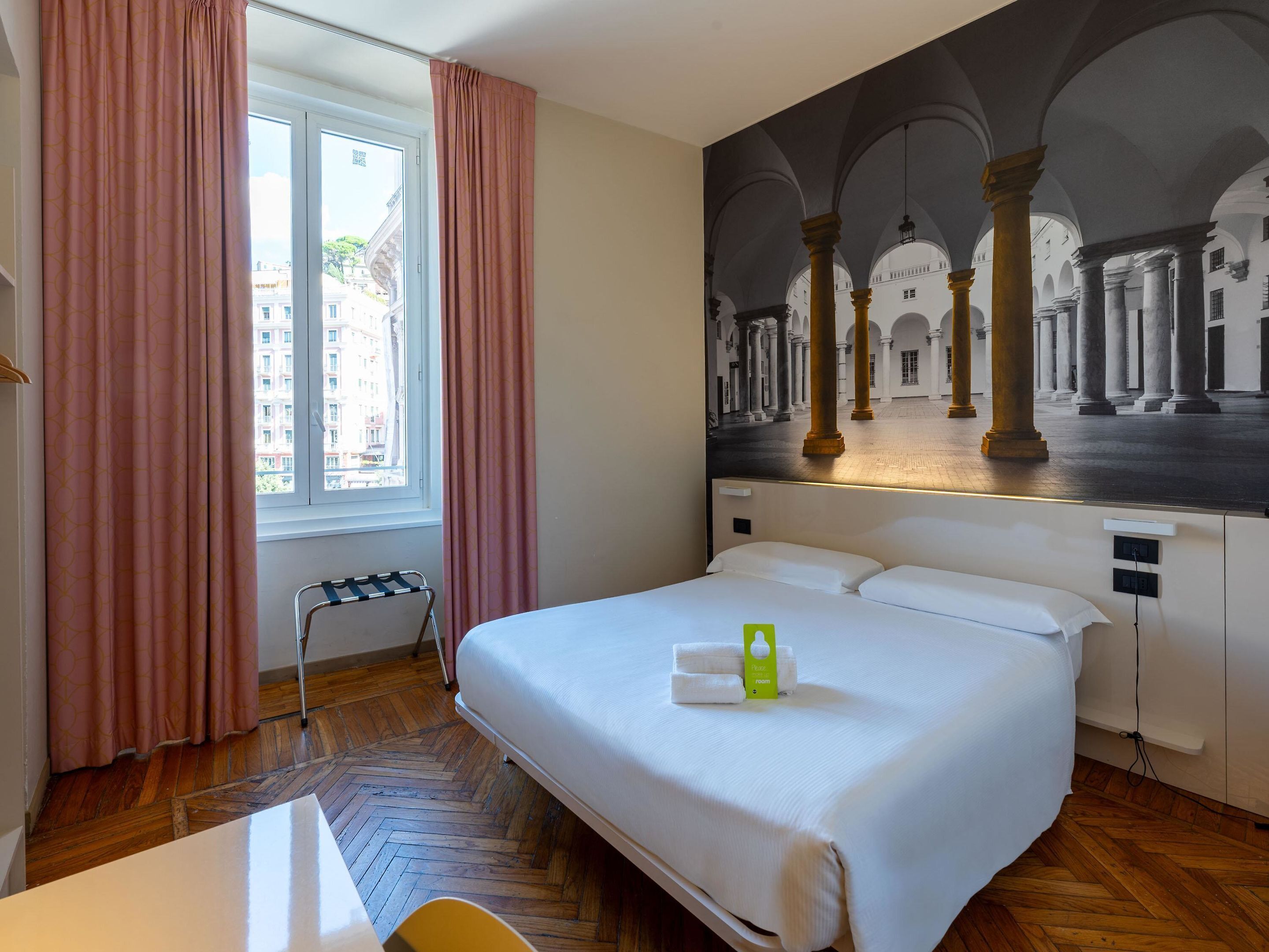 Standard Single Room, Non Smoking | In-room safe, desk, laptop workspace, iron/ironing board