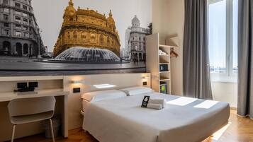 Caja fuerte, escritorio, espacio para trabajar con un portátil