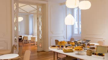 Daily buffet breakfast (EUR 7.9 per person)