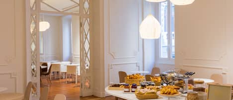 Daily buffet breakfast (EUR 7.9 per person)