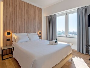 In-room safe, desk, laptop workspace, iron/ironing board - B&B HOTEL Genova Principe  (Genoa)