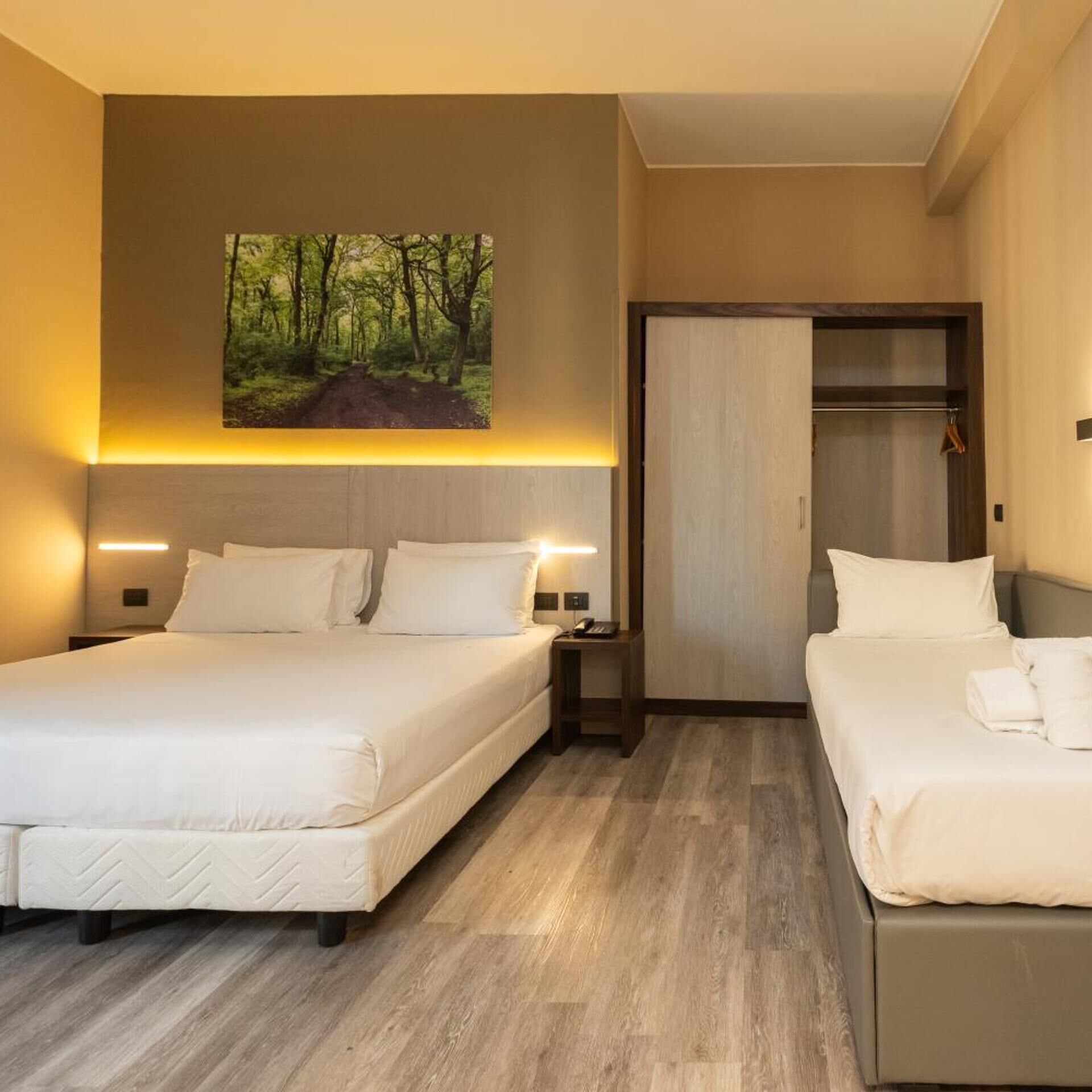 Minibar, coffres-forts dans les chambres, Wi-Fi gratuit, réveils