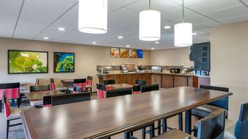 Petit déjeuner en libre-service compris tous les jours