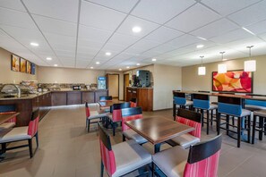 Free daily self-serve breakfast - Comfort Inn Lexington I-75 (Lexington)