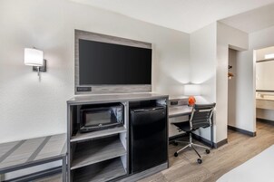 1 habitación, caja de seguridad en la habitación y escritorio 