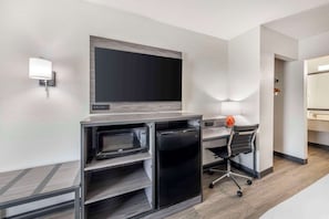 King Room Non Smoking with Sofabed | In-room safe, desk, iron/ironing board, free cots/infant beds