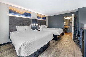 1 habitación, caja de seguridad en la habitación y escritorio 