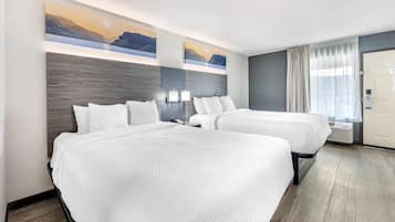 Two Queens Standard Nonsmoking | 1 habitación, caja de seguridad en la habitación y escritorio