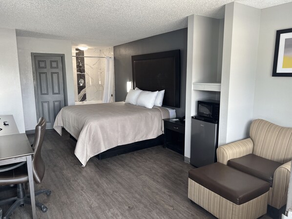 Suite, 1 King Bed, Non Smoking | Desk, iron/ironing board, free WiFi, bed sheets