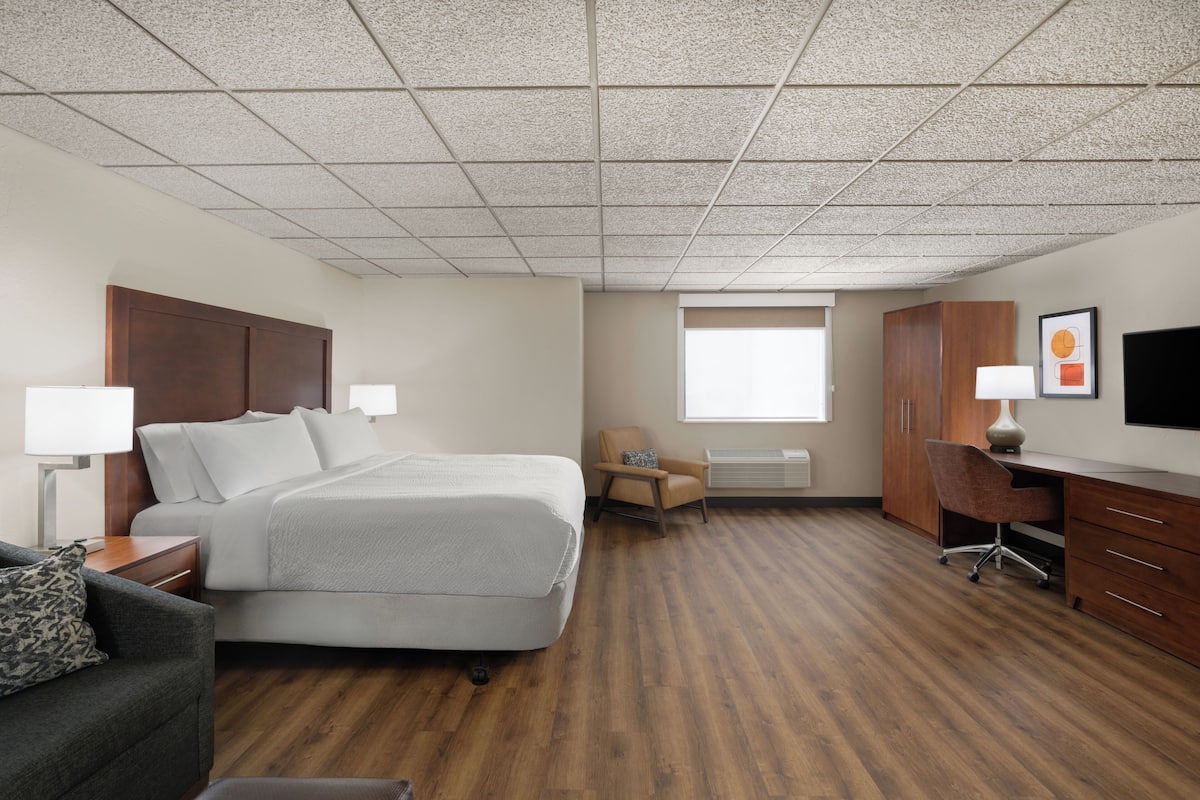 Suite, 1 King Bed | Premium bedding, pillowtop beds, in-room safe, desk