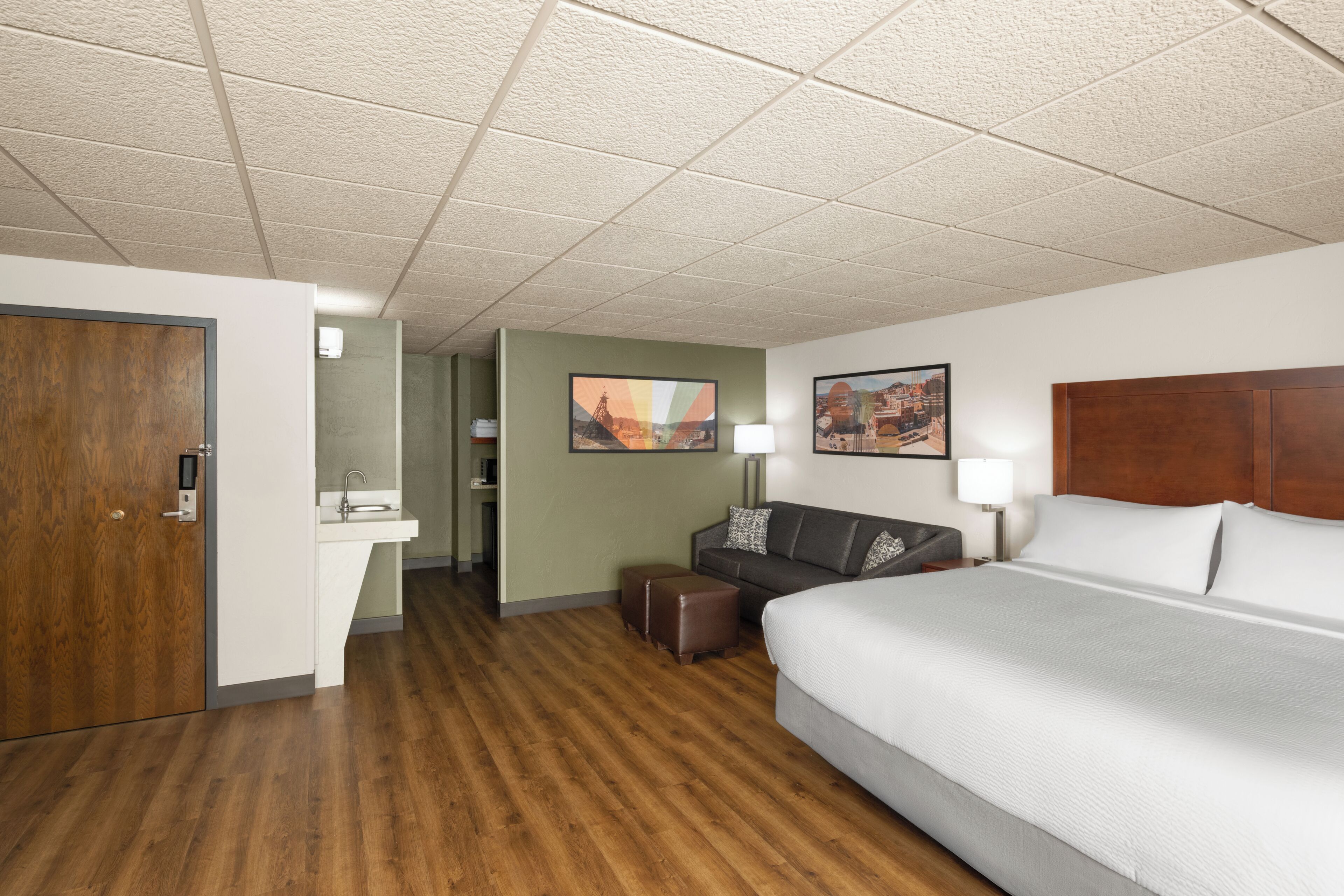 Suite, 1 kingsize bed | Luxe beddengoed, pillowtop-bedden, een kluis op de kamer, een bureau