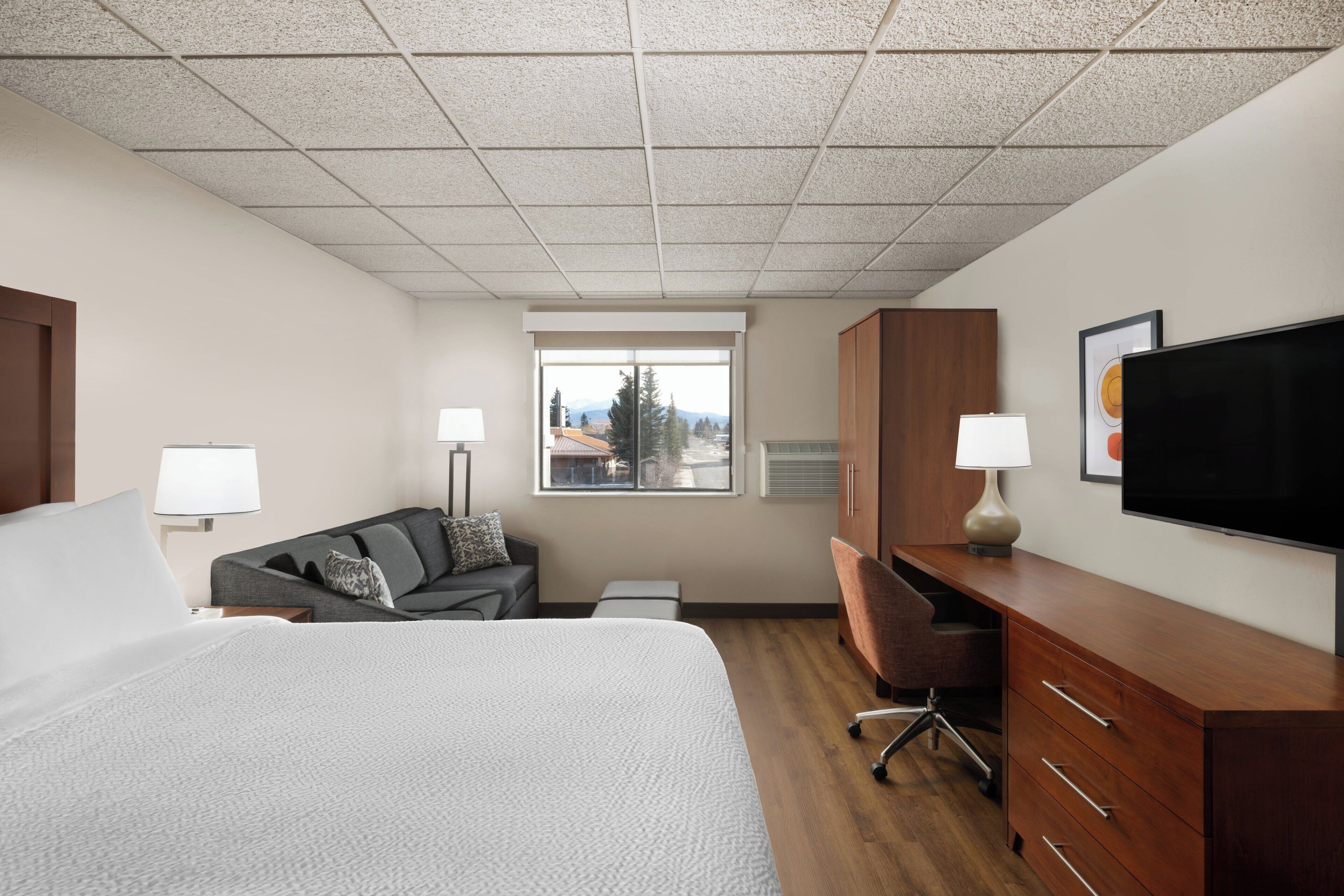 Standard Room, 1 King Bed with Sofa bed | Premium bedding, pillowtop beds, in-room safe, desk