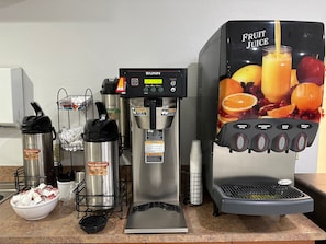 Coffee service - Baymont by Wyndham Omaha SW (Omaha)