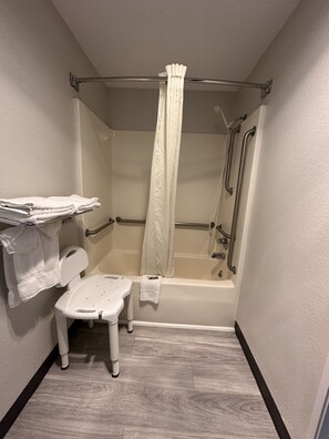Room, 1 King Bed, Accessible, Non Smoking (Mobility, Tub w/Grab Bars) | Bathroom - Baymont by Wyndham Omaha SW (Omaha)