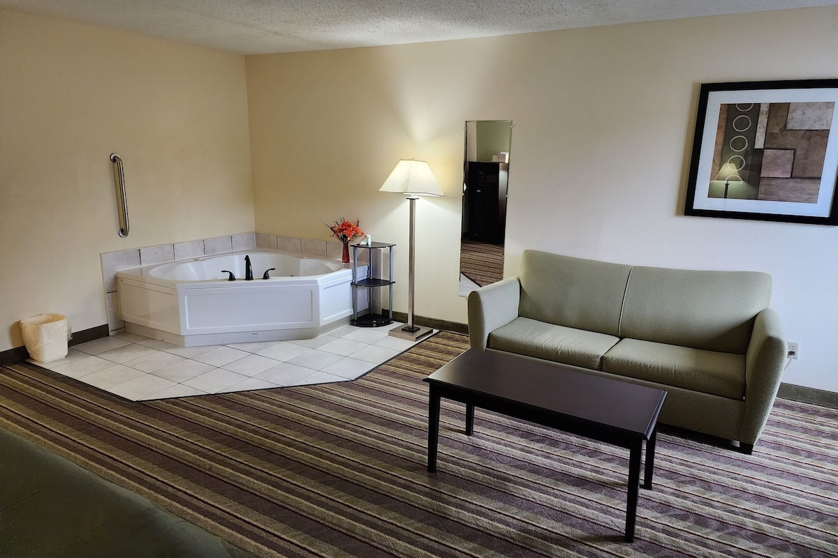 suite, 1 king bed, jetted tub | jetted bathtub