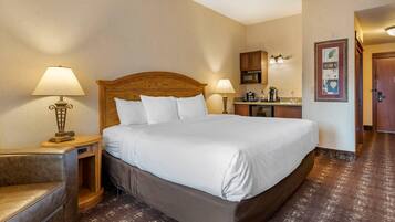 Kamer, 1 kingsize bed, toegankelijk voor mindervaliden, niet-roken | Luxe beddengoed, een bureau, een strijkplank/strijkijzer