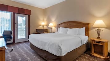 Luxe beddengoed, een bureau, een strijkplank/strijkijzer