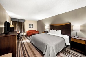 غرفة عادية - سرير ملكي - لغير المدخنين | مكتب وستائر تعتيم ومكواة/لوح كي وواي فاي مجانًا