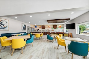 Free buffet breakfast on weekdays
