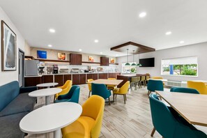 Desayuno buffet incluido entre semana