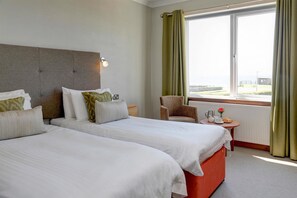 Desk, soundproofing, free WiFi, bed sheets