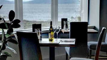 Desayuno (GBP 12.50 por persona)