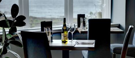 供应早餐(每人 GBP 12.50)