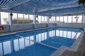 Innendørsbasseng og utendørsbasseng