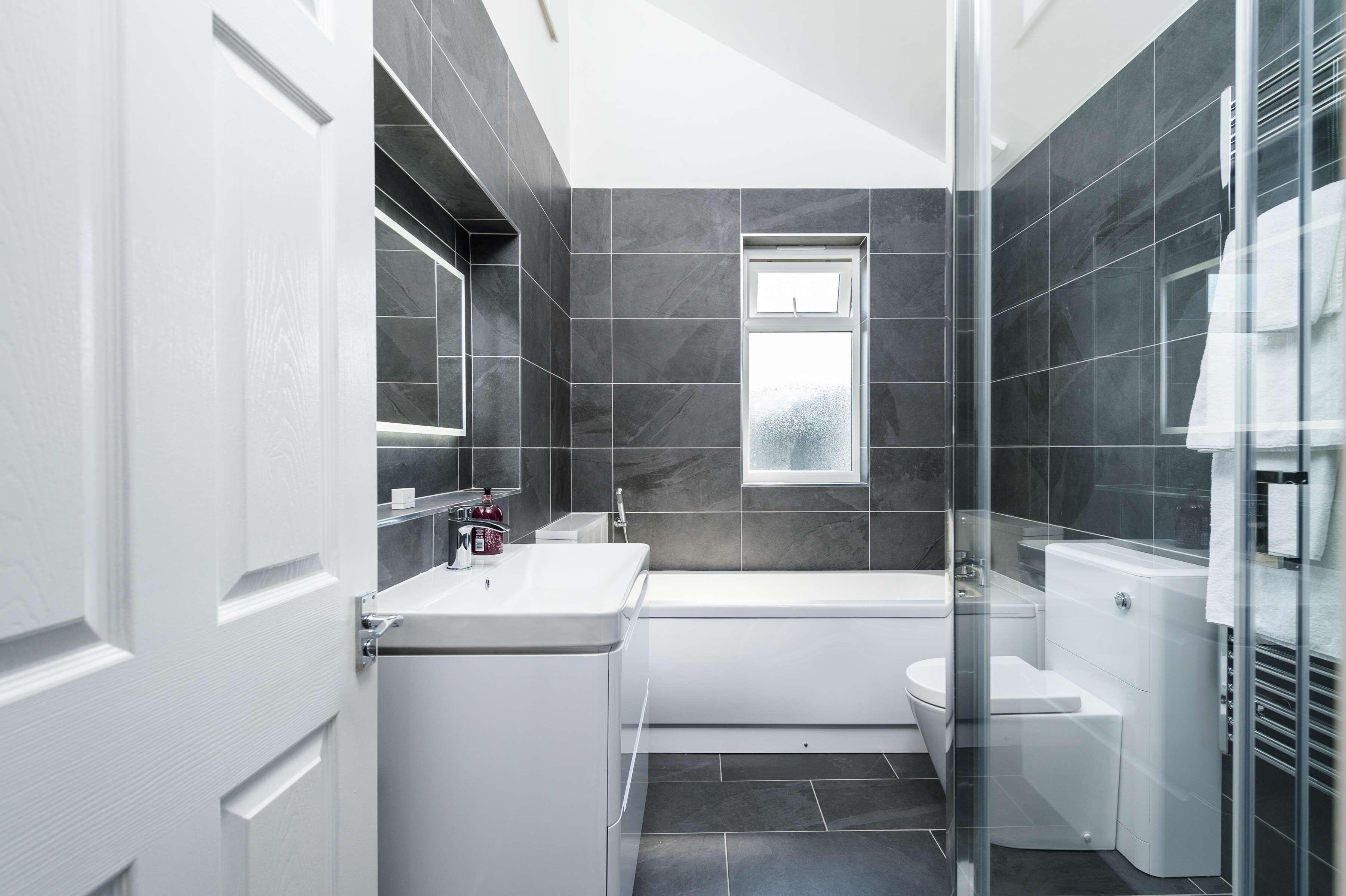 combined shower/bathtub, free toiletries, hair dryer, towels