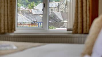 Comfort Room, 1 Double Bed, Non Smoking | Desk, laptop workspace, soundproofing, iron/ironing board (on request)